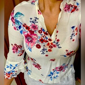 Floral & ruffles sleeves blouse sz M